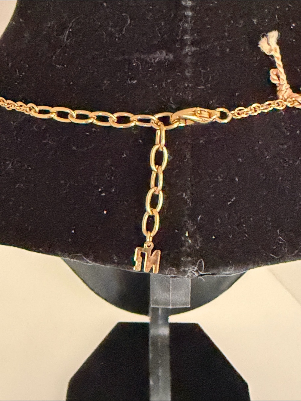 Vintage Nina Ricci Gold NR Medallion Pendant Necklace - Picture 2 of 2